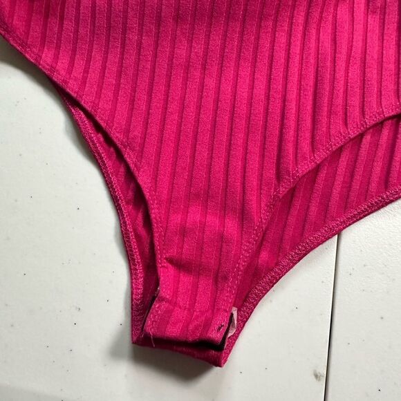 NWT Heatherly Women’s Pink Long Sleeve Peek a Boo Ribbed Bodysuit - Size L - Picture 6 of 7